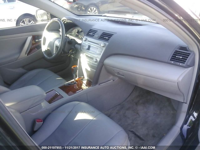 4T4BF3EKXAR021274 - 2010 TOYOTA CAMRY SE/LE/XLE BLACK photo 5