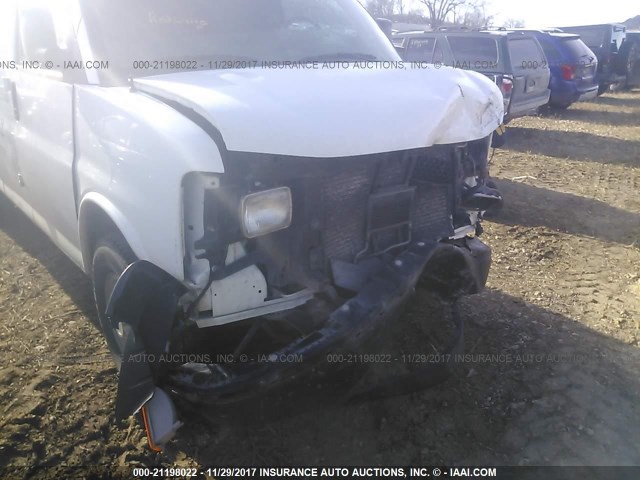 1GCZGFAAXA1172237 - 2010 CHEVROLET EXPRESS G2500  WHITE photo 6