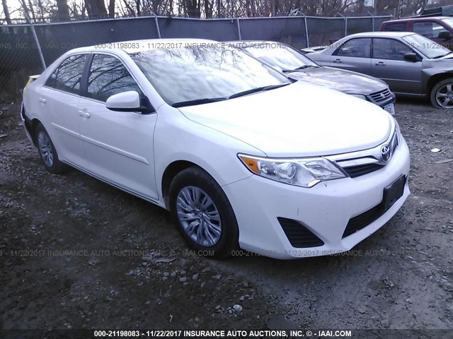 4T1BF1FK1EU305198 - 2014 TOYOTA CAMRY L/SE/LE/XLE 白色 照片 1