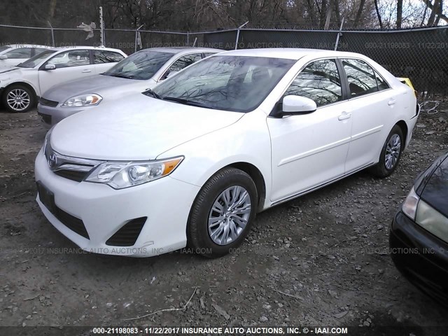 4T1BF1FK1EU305198 - 2014 TOYOTA CAMRY L/SE/LE/XLE 白色 照片 2