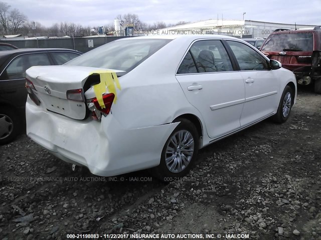 4T1BF1FK1EU305198 - 2014 TOYOTA CAMRY L/SE/LE/XLE 白色 照片 4