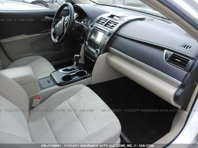 4T1BF1FK1EU305198 - 2014 TOYOTA CAMRY L/SE/LE/XLE 白色 照片 5