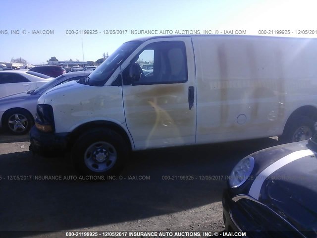 1GCWGAFF1G1284685 - 2016 CHEVROLET EXPRESS G2500  WHITE photo 6