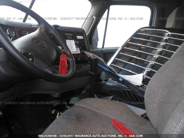 3AKJGLD5XESFH3075 - 2014 FREIGHTLINER CASCADIA 125  BLUE photo 5