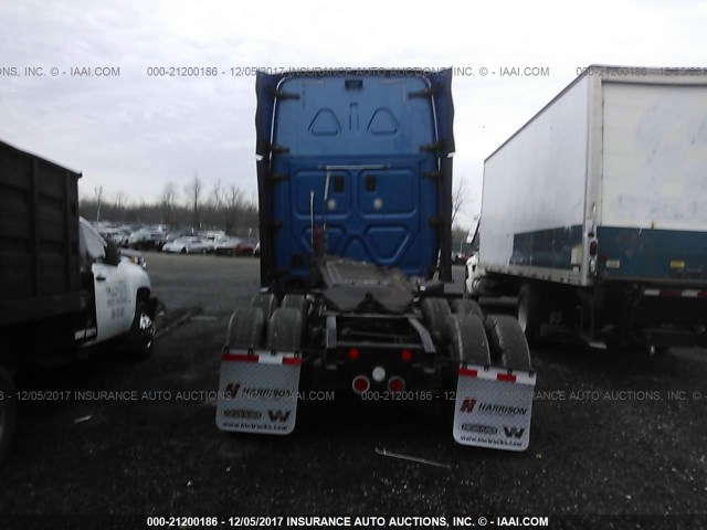 3AKJGLD5XESFH3075 - 2014 FREIGHTLINER CASCADIA 125  BLUE photo 8