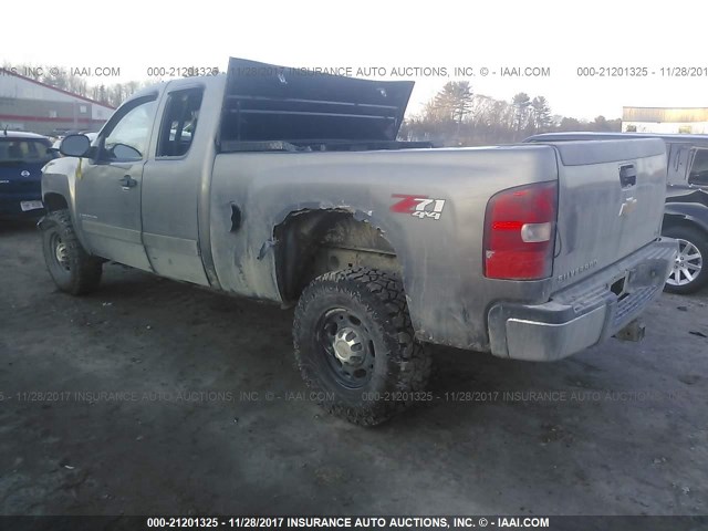 1GCHK29K77E505656 - 2007 CHEVROLET SILVERADO K2500 HEAVY DUTY GRAY photo 3