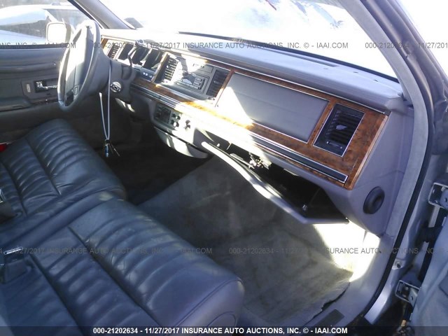 1LNLM81W7RY621250 - 1994 LINCOLN TOWN CAR EXECUTIVE Серебристый фото 5