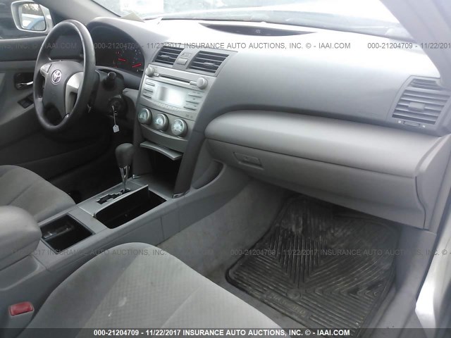 4T1BE46K88U195758 - 2008 TOYOTA CAMRY CE/LE/XLE/SE SILVER photo 5