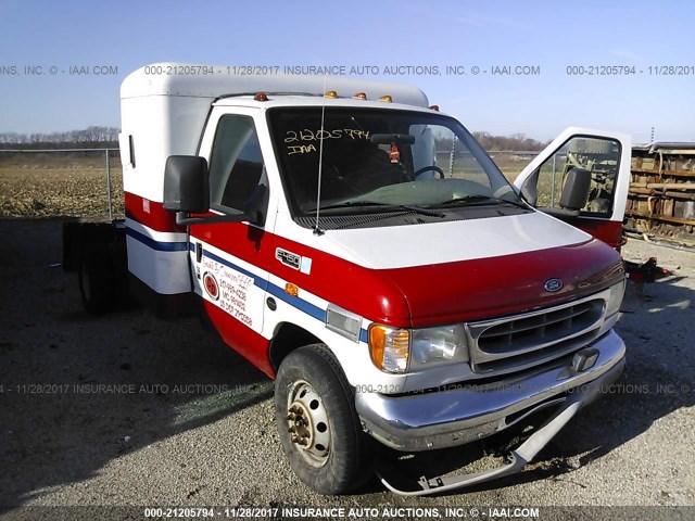 1FDXE45F7YHB65217 - 2000 FORD ECONOLINE E450 SUPER DUTY CUTWY VAN WHITE photo 1