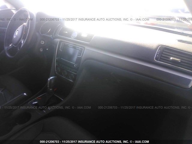 1VWDT7A35HC045873 - 2017 VOLKSWAGEN PASSAT R-LINE Qara foto 5