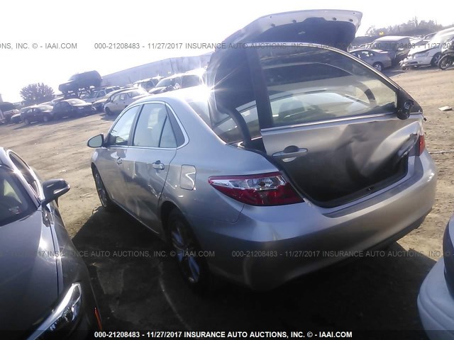 4T1BF1FK0FU084193 - 2015 TOYOTA CAMRY LE/XLE/SE/XSE SILVER photo 3