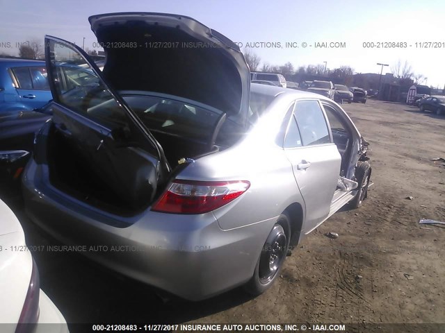 4T1BF1FK0FU084193 - 2015 TOYOTA CAMRY LE/XLE/SE/XSE SILVER photo 4