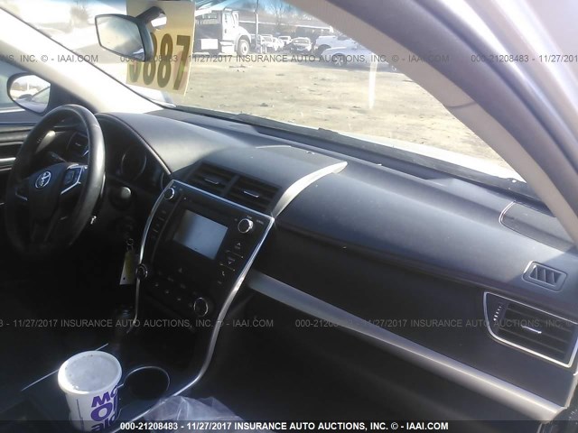 4T1BF1FK0FU084193 - 2015 TOYOTA CAMRY LE/XLE/SE/XSE SILVER photo 5