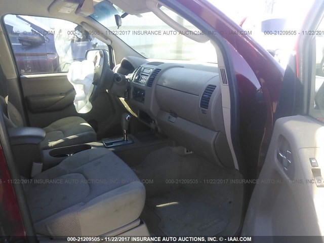 1N6AD07U06C466663 - 2006 NISSAN FRONTIER CREW CAB LE/SE/OFF ROAD MAROON photo 5