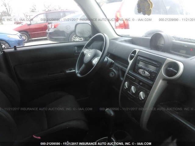 JTLKT324864074080 - 2006 TOYOTA SCION XB BLACK photo 5
