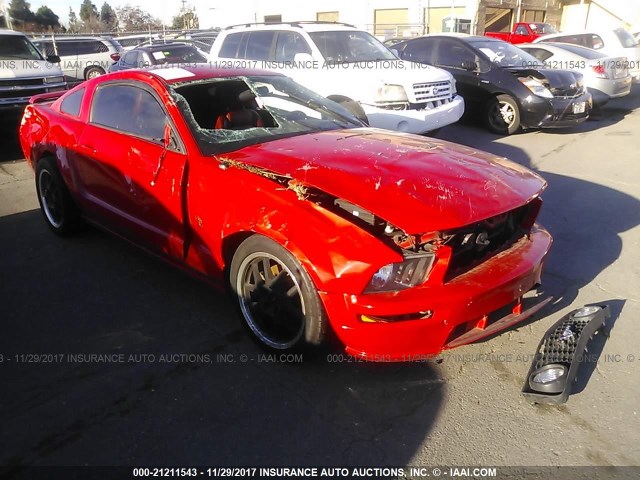 1ZVFT82H455131958 - 2005 FORD MUSTANG GT RED photo 1