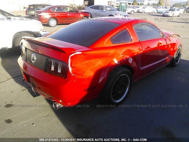 1ZVFT82H455131958 - 2005 FORD MUSTANG GT RED photo 4