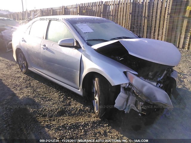 4T1BF1FK4EU852451 - 2014 TOYOTA CAMRY L/SE/LE/XLE 银色 照片 1