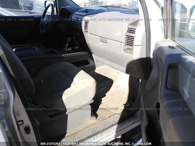 1N6BA07A87N221750 - 2007 NISSAN TITAN XE/SE/LE SILVER photo 5