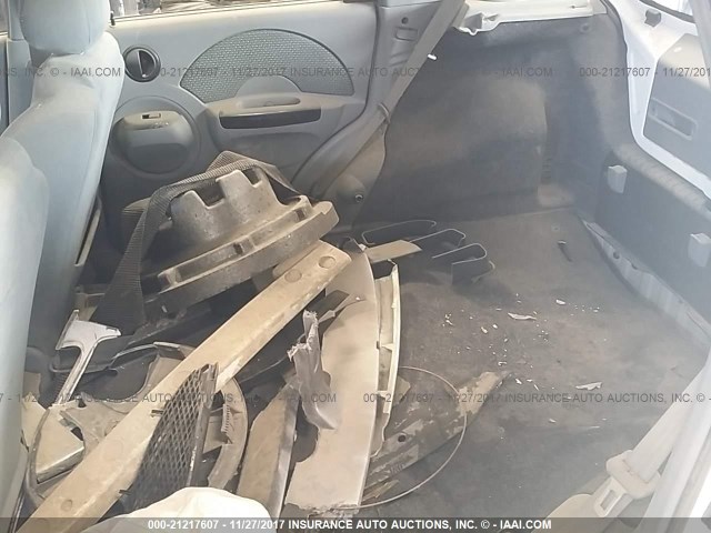 KL1TJ62654B215180 - 2004 CHEVROLET AVEO LS WHITE photo 8