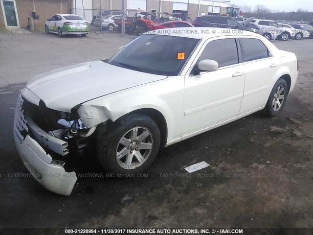 2C3LA43R76H513587 - 2006 CHRYSLER 300 WHITE photo 2