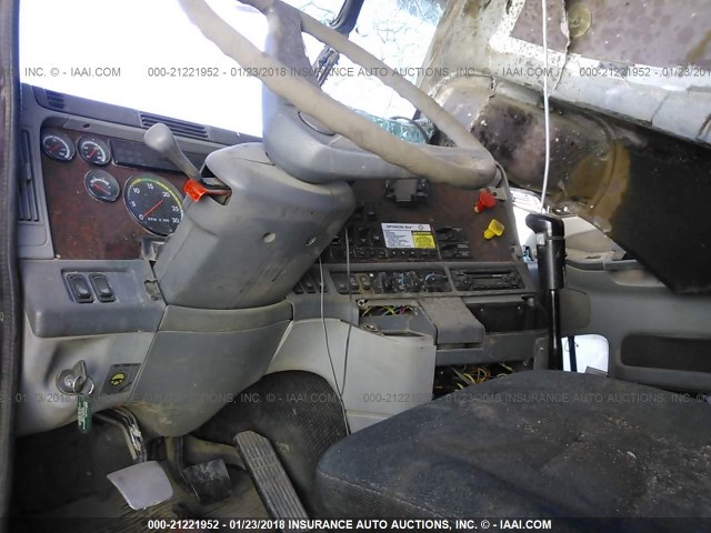 1FUYSSEBXWL804762 - 1998 FREIGHTLINER CENTURY CLASSIC FLC120 PURPLE photo 5