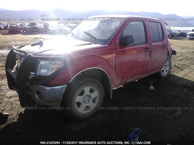 1N6AD07W16C466639 - 2006 NISSAN FRONTIER CREW CAB LE/SE/OFF ROAD RED photo 2