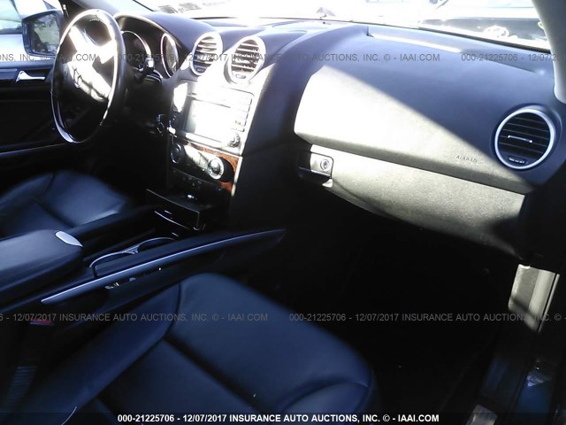 4JGBB8GB2BA702841 - 2011 MERCEDES-BENZ ML 350 4MATIC GRAY photo 5