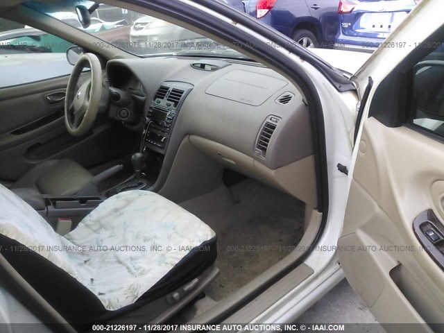 JN1DA31A23T411381 - 2003 NISSAN MAXIMA GLE/SE WHITE photo 5