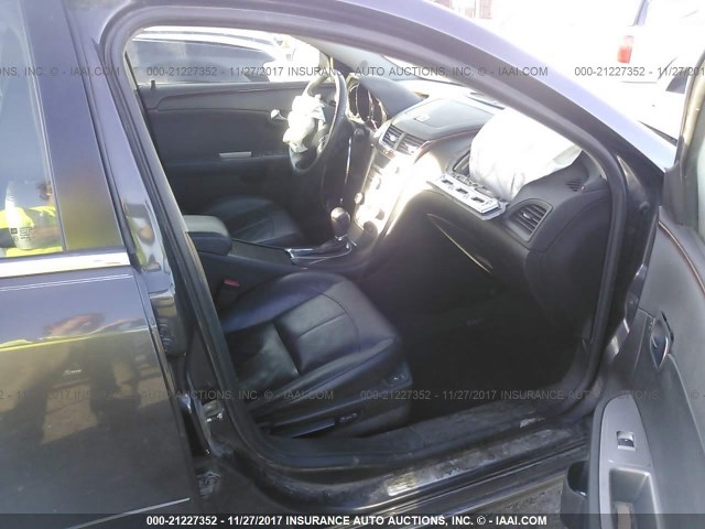 1G1ZE5EB8AF286767 - 2010 CHEVROLET MALIBU LTZ 灰色 照片 5