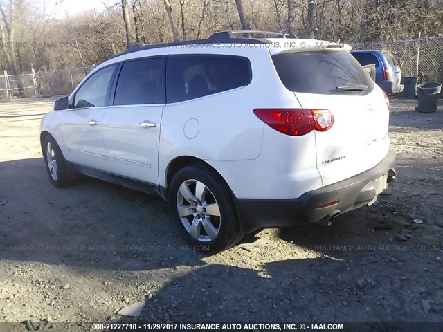 1GNEV33D19S104447 - 2009 CHEVROLET TRAVERSE LTZ WHITE photo 3