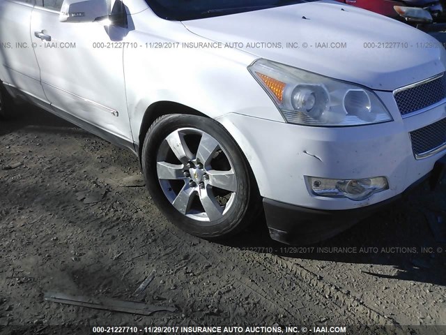 1GNEV33D19S104447 - 2009 CHEVROLET TRAVERSE LTZ WHITE photo 6