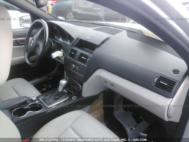 WDDGF5EB6BR183834 - 2011 MERCEDES-BENZ C 300 SILVER photo 5