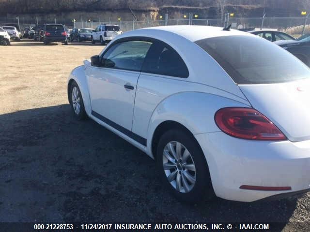 3VWFP7AT3EM620799 - 2014 VOLKSWAGEN BEETLE WHITE photo 3