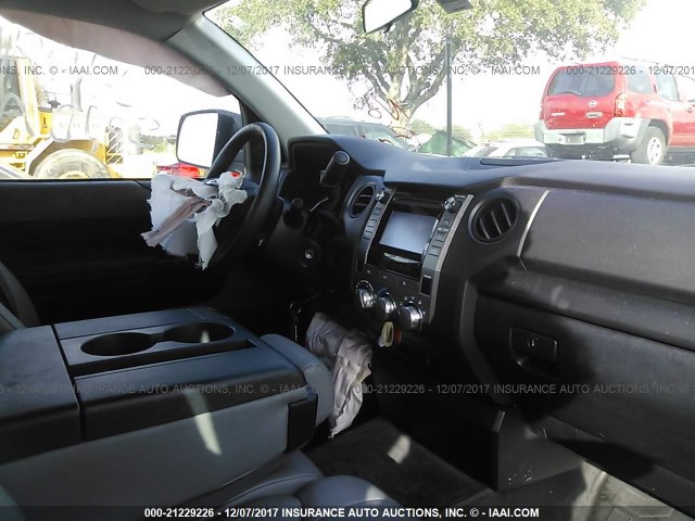 5TFRM5F11HX119137 - 2017 TOYOTA TUNDRA DOUBLE CAB SR/SR5 BLACK photo 5
