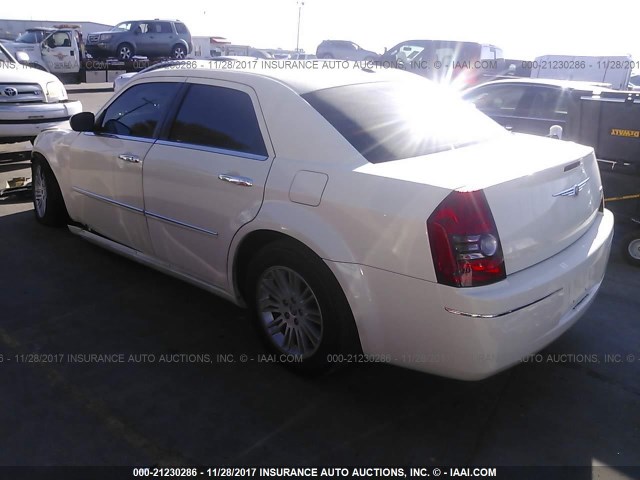 2C3CA5CV0AH326929 - 2010 CHRYSLER 300 TOURING WHITE photo 3