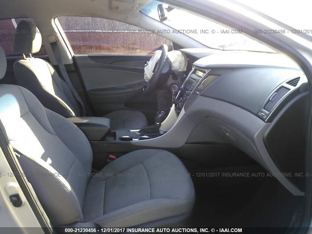 5NPEB4AC3CH454962 - 2012 HYUNDAI SONATA GLS SILVER photo 5