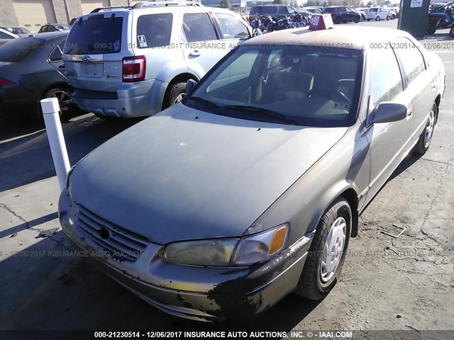 JT2BG22K0X0364985 - 1999 TOYOTA CAMRY LE/XLE BEIGE photo 2