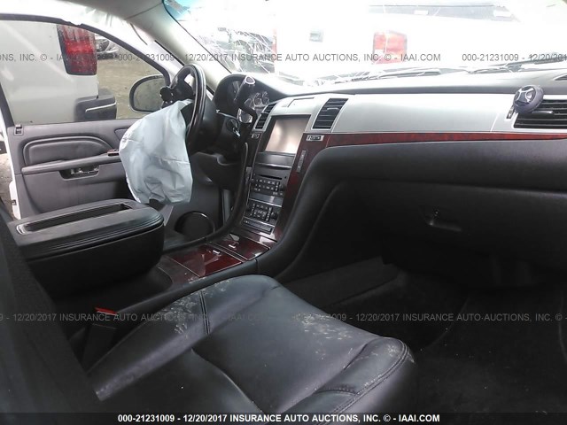1GYS3BEF7DR109043 - 2013 CADILLAC ESCALADE LUXURY ვერცხლისფერი ფოტო 5