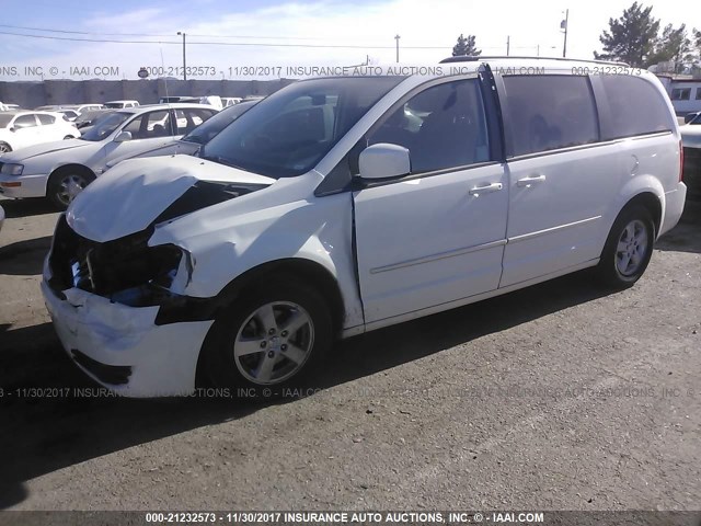 2D4RN5D14AR496861 - 2010 DODGE GRAND CARAVAN SXT WHITE photo 2