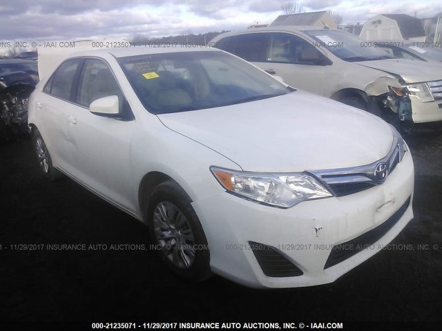 4T1BF1FK5EU844746 - 2014 TOYOTA CAMRY L/SE/LE/XLE 白色 照片 1