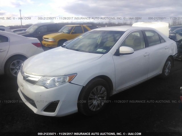 4T1BF1FK5EU844746 - 2014 TOYOTA CAMRY L/SE/LE/XLE 白色 照片 2