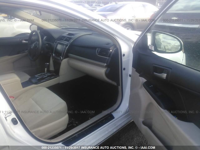 4T1BF1FK5EU844746 - 2014 TOYOTA CAMRY L/SE/LE/XLE 白色 照片 5