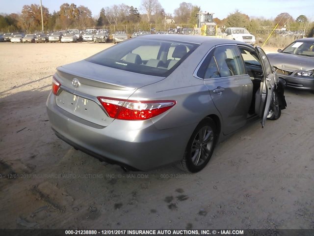 4T1BF1FK5GU570094 - 2016 TOYOTA CAMRY LE/XLE/SE/XSE ვერცხლისფერი ფოტო 4