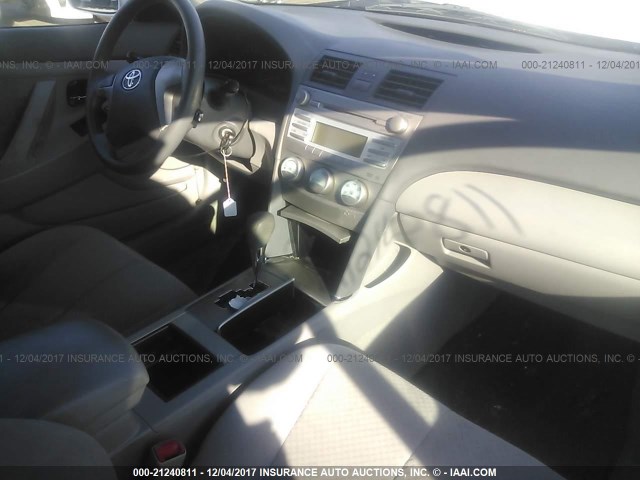 4T1BE46KX9U794923 - 2009 TOYOTA CAMRY SE/LE/XLE WHITE photo 5