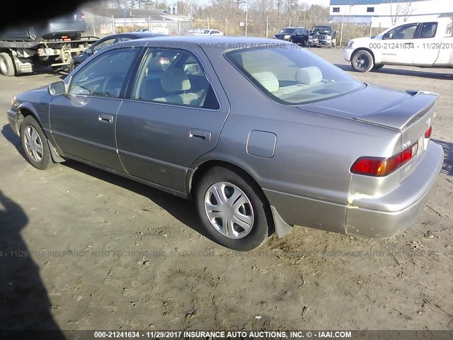 4T1BF22K7WU073798 - 1998 TOYOTA CAMRY CE/LE/XLE TAN photo 3