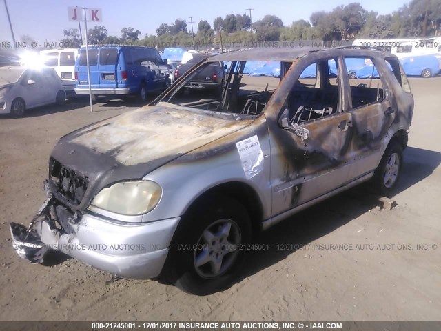 4JGAB54E61A224267 - 2001 MERCEDES-BENZ ML 320 SILVER photo 2