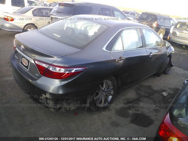 4T1BF1FKXHU454035 - 2017 TOYOTA CAMRY LE/XLE/SE/XSE GRAY photo 4