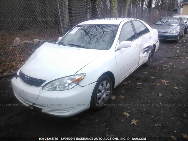 4T1BE32K62U111430 - 2002 TOYOTA CAMRY LE/XLE/SE თეთრი ფოტო 2