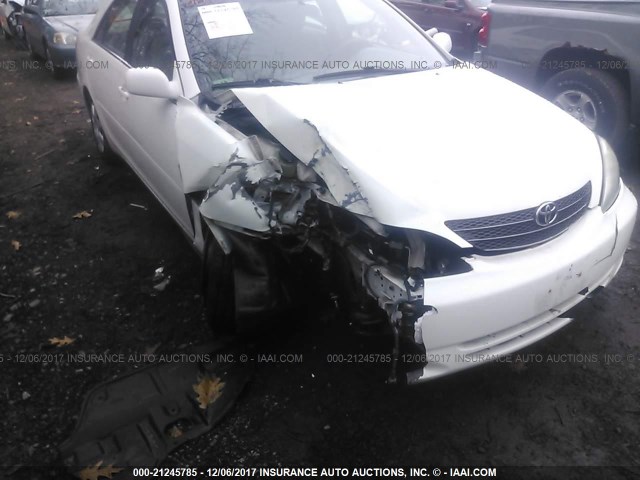 4T1BE32K62U111430 - 2002 TOYOTA CAMRY LE/XLE/SE თეთრი ფოტო 6